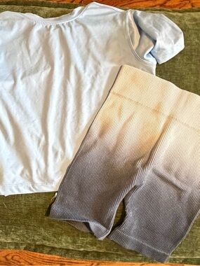 Light Blue Tee and Ribbed Ombre Bike Shorts Set